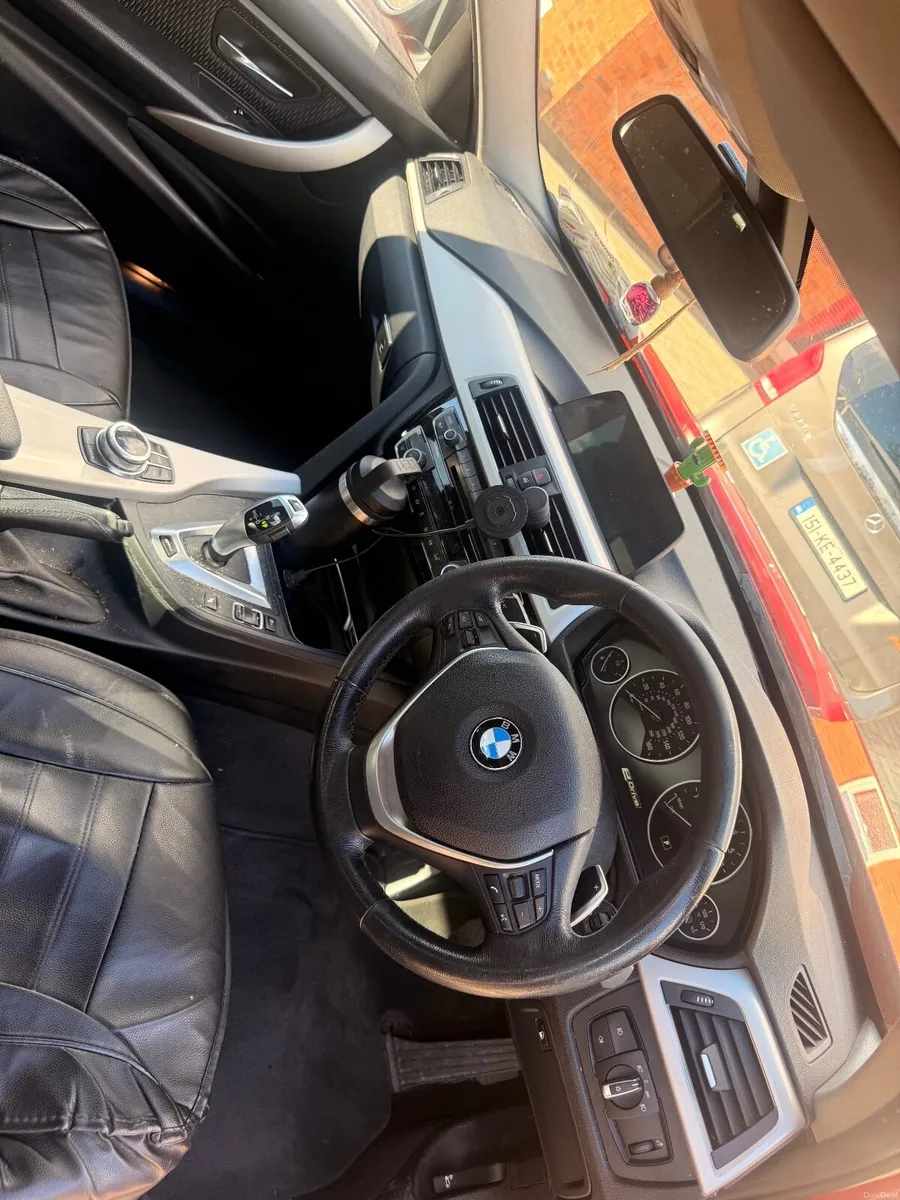 BMW 3-Series 2018 - Image 5