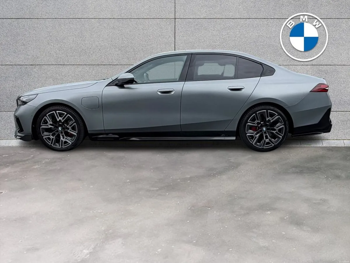 BMW 5-Series 530e M Sport Pro Saloon - Image 3
