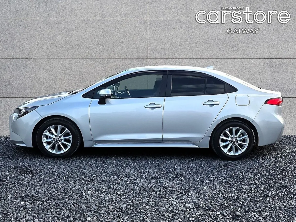 Toyota Corolla 4D Hybrid S - Image 6