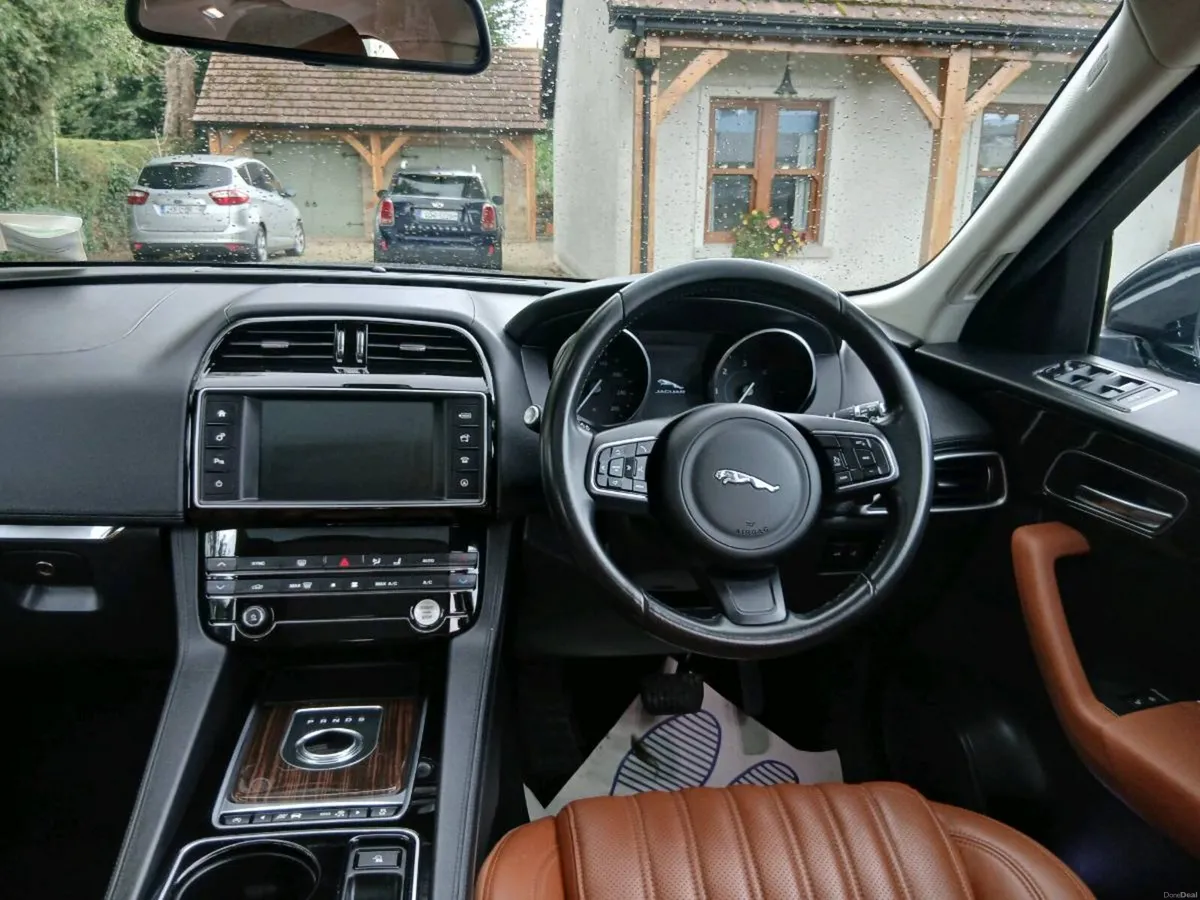 Superb F-Pace 2.0L AWD Porpfolio.1 owner. - Image 4