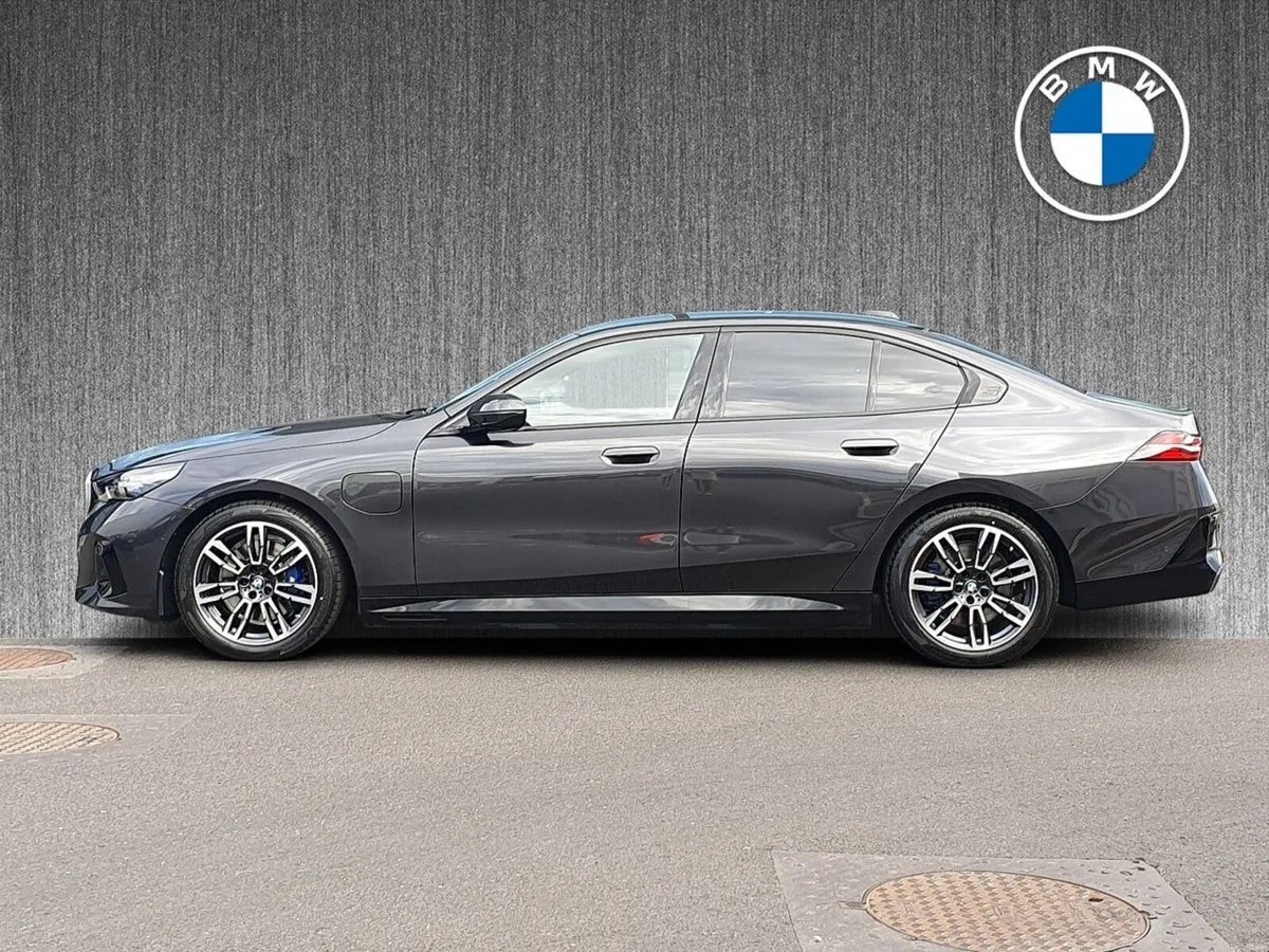 BMW 5-Series 530e M Sport Saloon - Image 3
