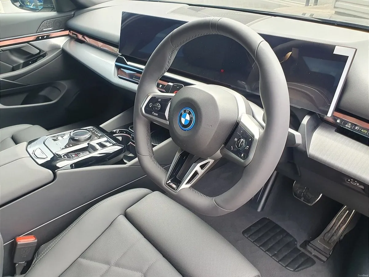 BMW 5-Series 530e M Sport Saloon - Image 6