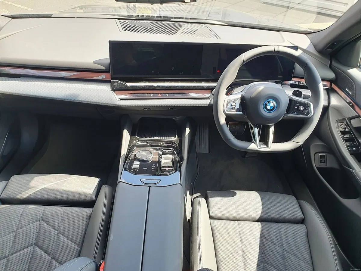 BMW 5-Series 530e M Sport Saloon - Image 4