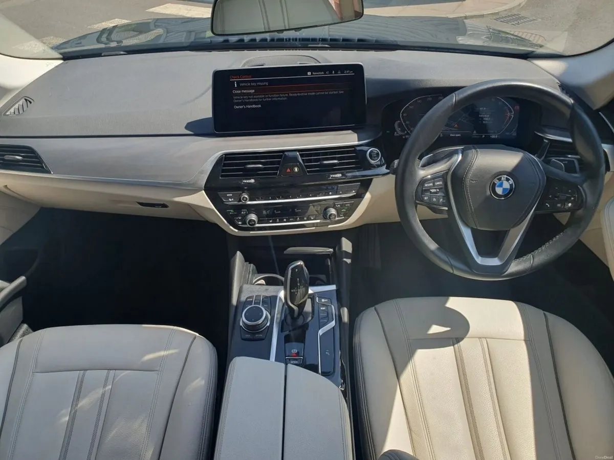 BMW 5-Series 520d SE Saloon - Image 4