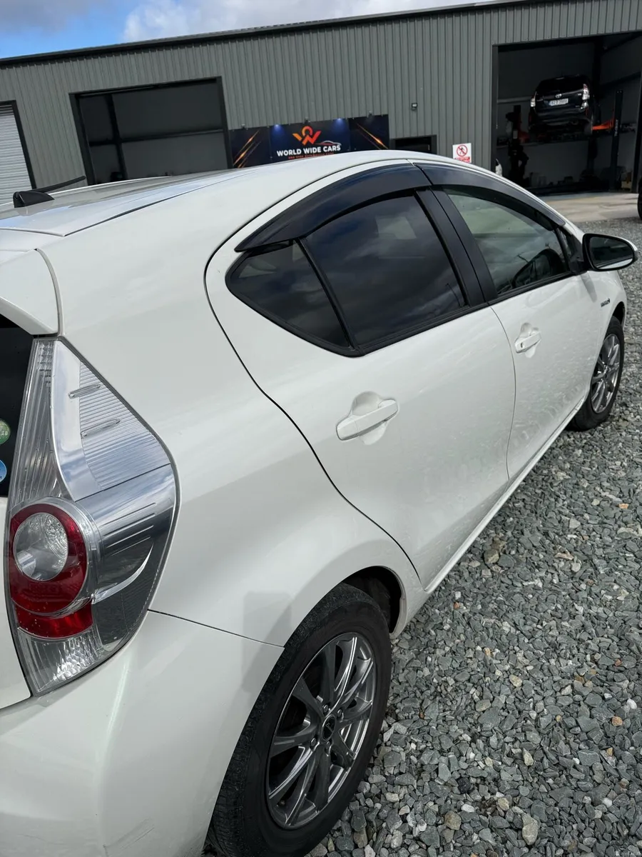 Toyota Aqua hybrid Automatic 2015 - Image 3