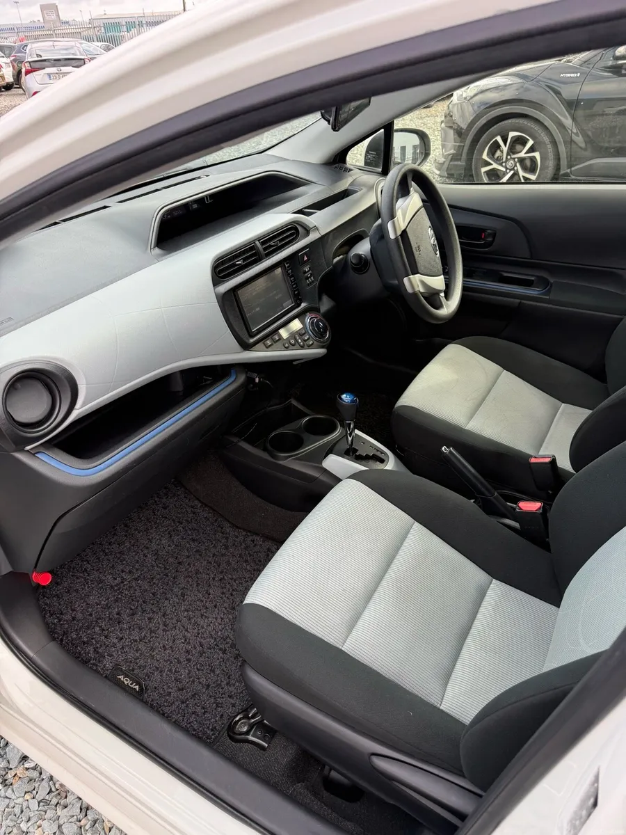 Toyota Aqua hybrid Automatic 2015 - Image 5