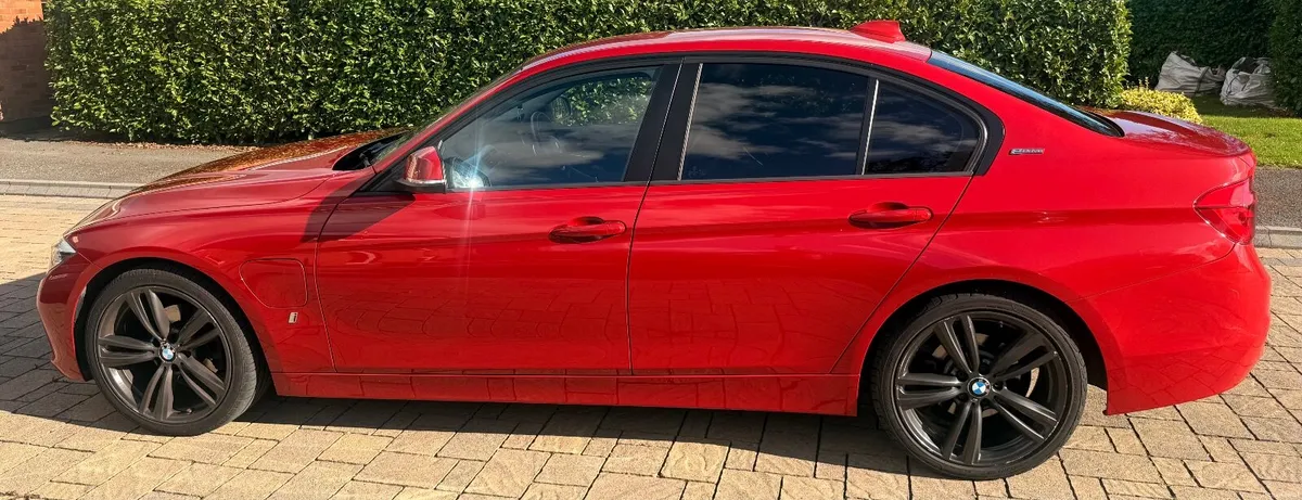 BMW 3-Series 2018 - Image 2