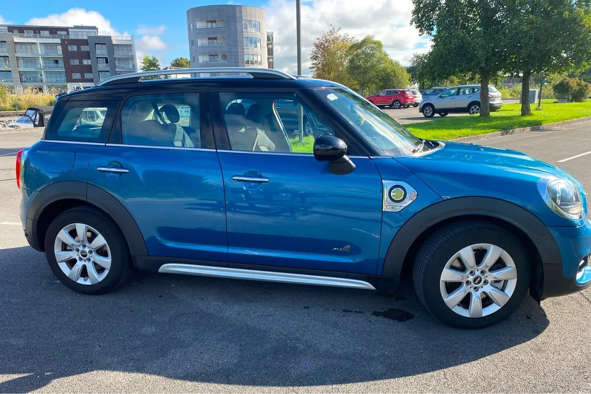 Mini Countryman - Image 1