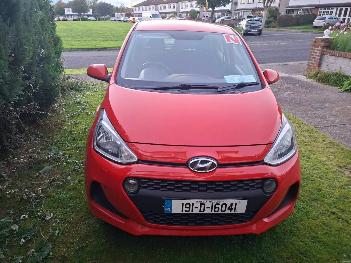 AUTOMATIC Hyundai i10 2019 1.2 SE Petrol - Image 1