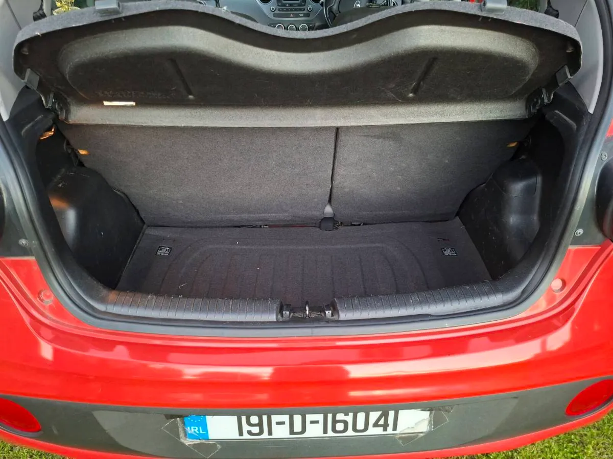 AUTOMATIC Hyundai i10 2019 1.2 SE Petrol - Image 4