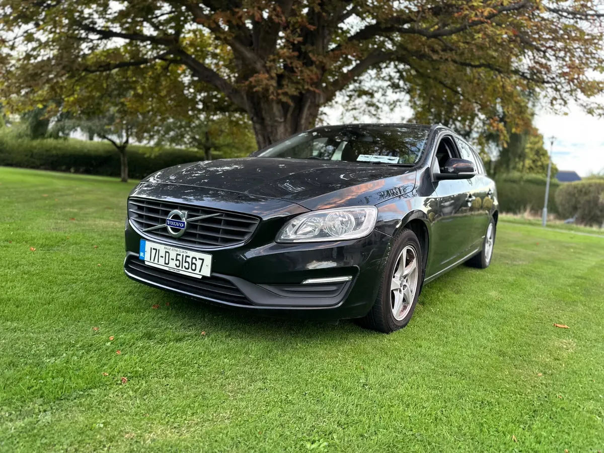 Volvo V60 2017 2 L diesel - Image 2