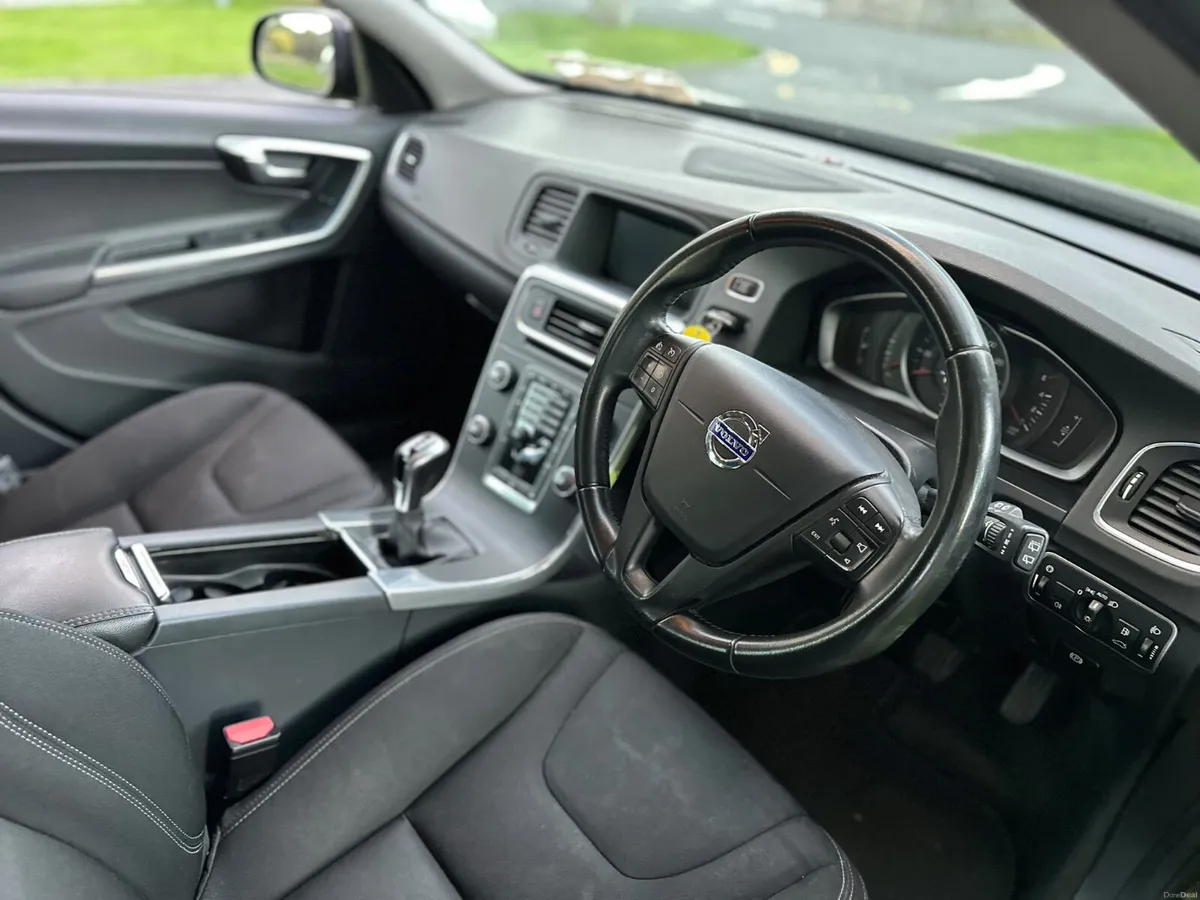 Volvo V60 2017 2 L diesel - Image 4