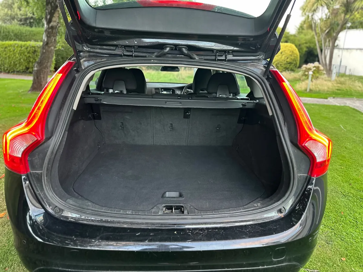 Volvo V60 2017 2 L diesel - Image 6
