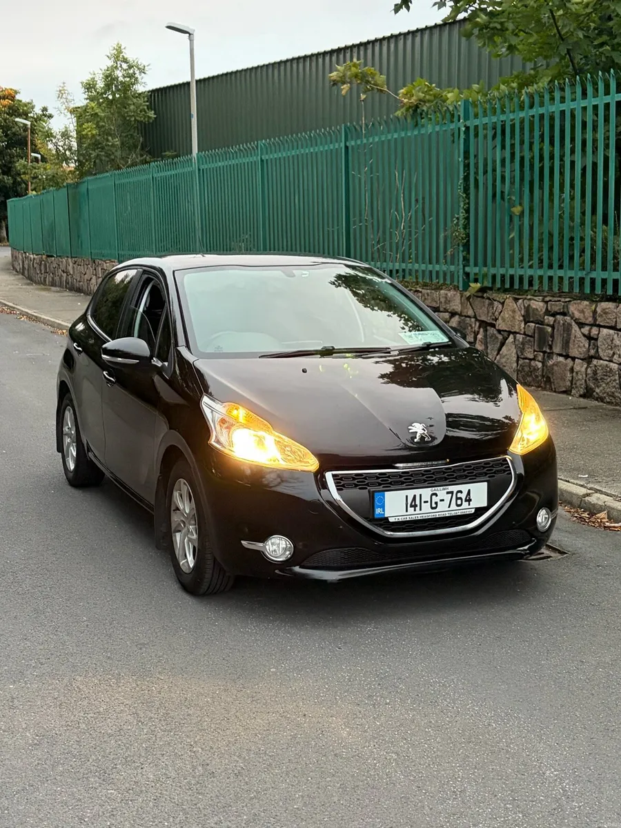 Peugeot 208 - Image 1