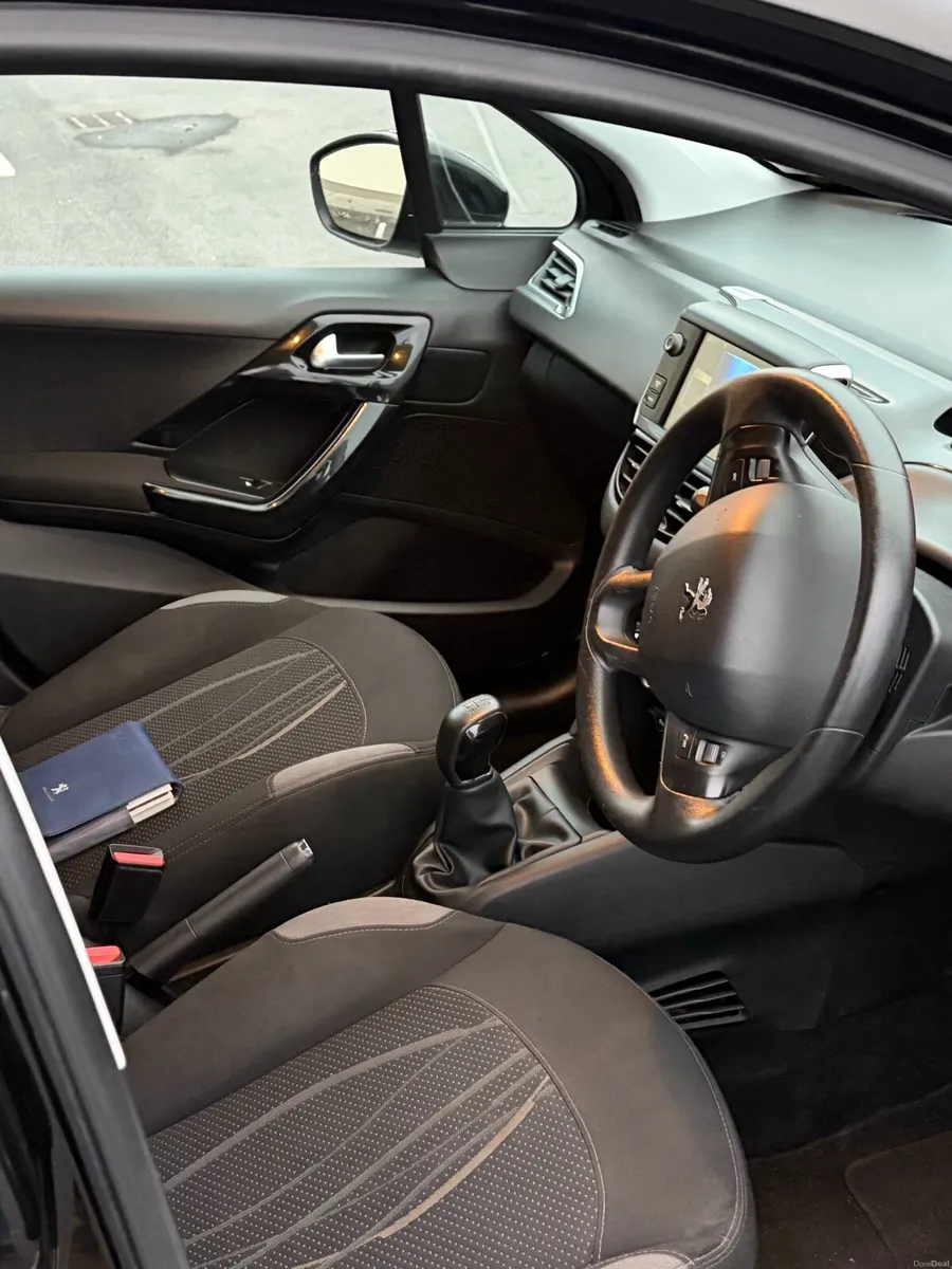 Peugeot 208 - Image 5