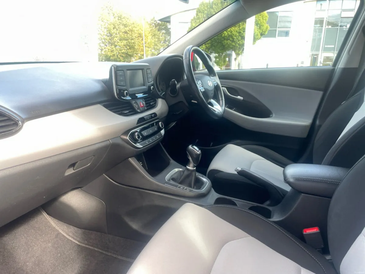 Hyundai i30 T-GDI SE 120PS 5DR - Image 2