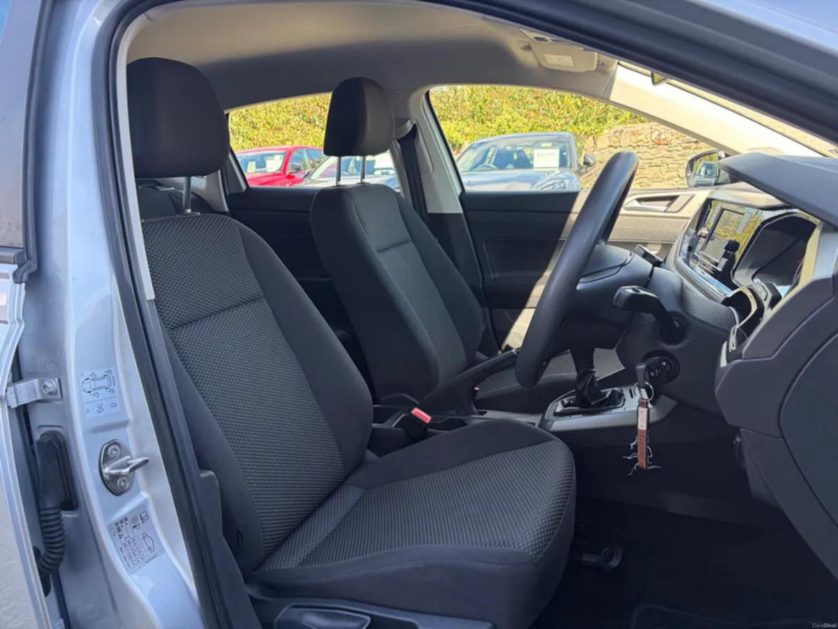 Volkswagen Polo LE 1.0 MANUAL 5SPEED 65HP 5DR - Image 5