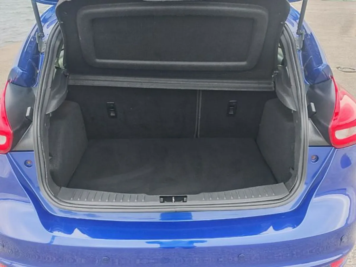 Ford Focus St-line 120PS 5DR - Image 5