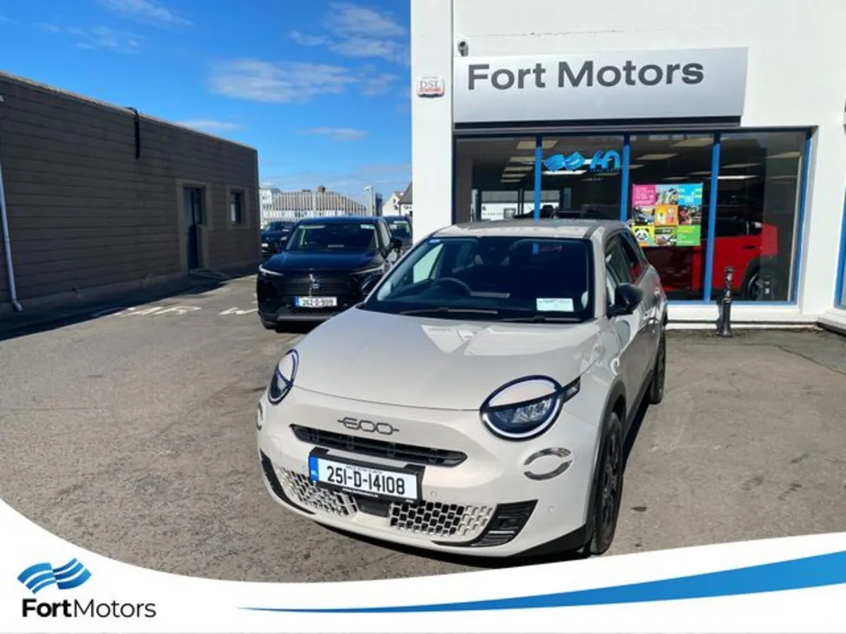 Fiat 600 Dolcevita 1.2 Hybrid - Image 1
