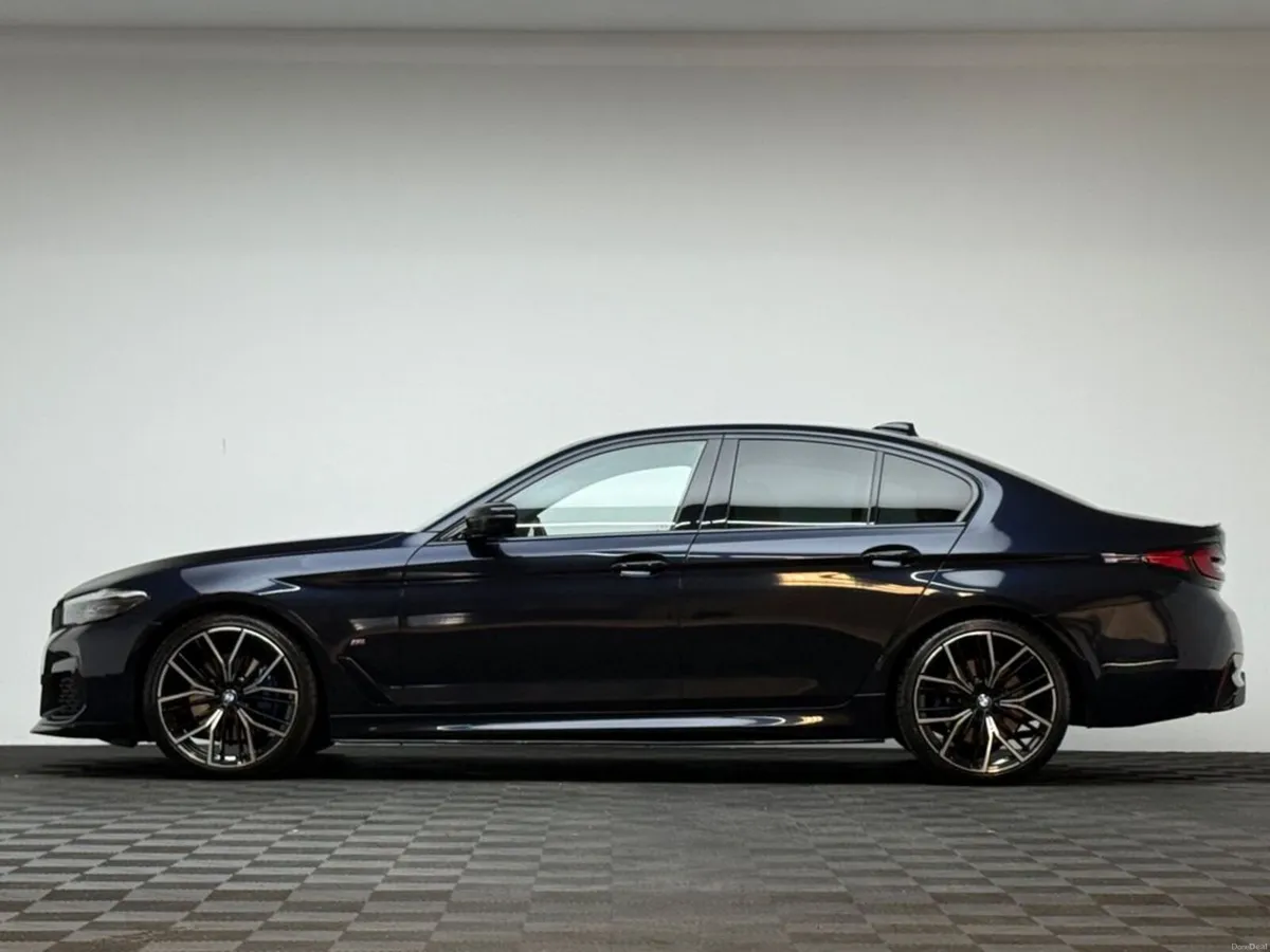 BMW 5-Series 520D M SPORT - Image 4