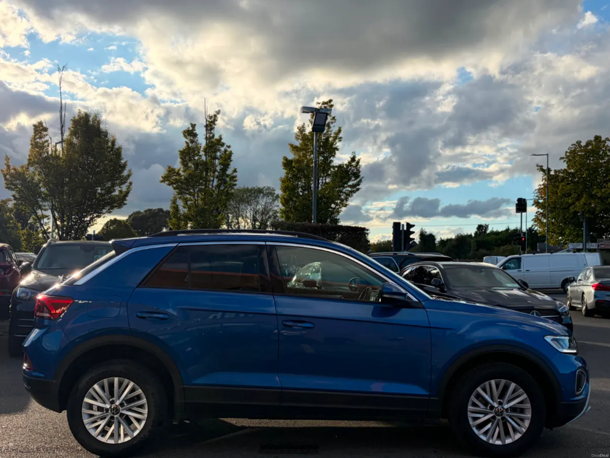Volkswagen T-Roc Life 1.0 TSI M6F 110HP 5DR - Image 4