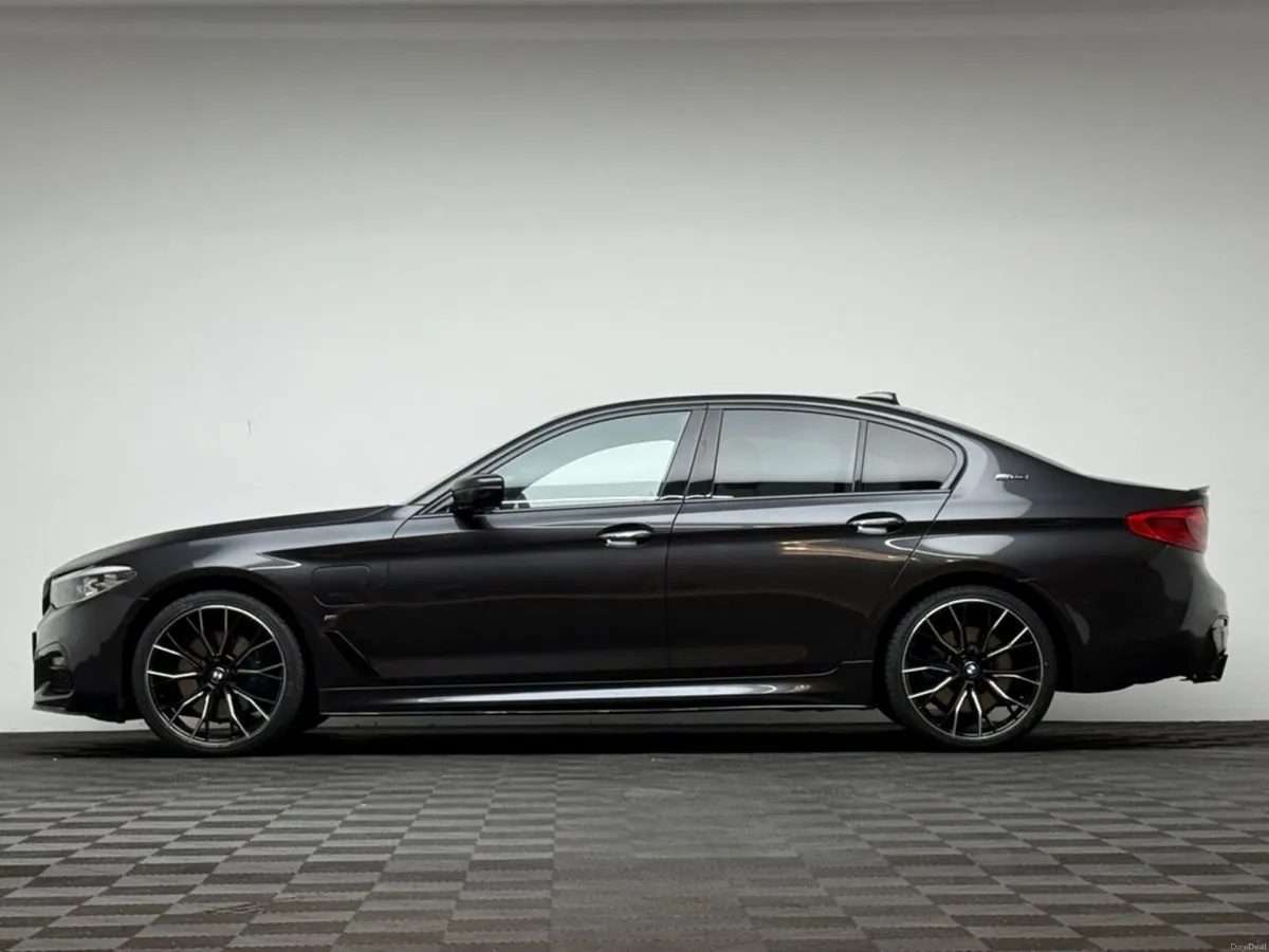 BMW 5-Series 530E M SPORT - Image 4