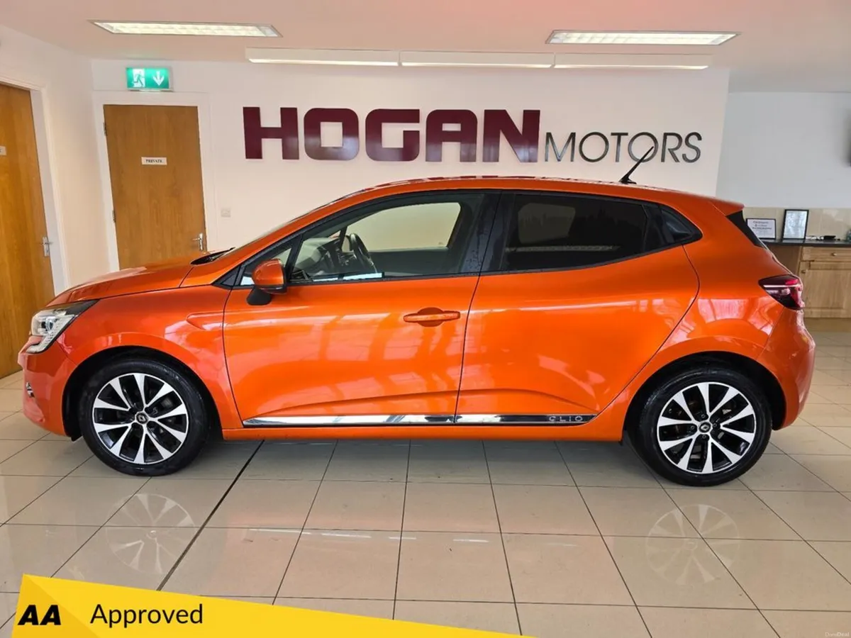 Renault Clio Iconic TCE 100 5DR * Fabulous Spec * - Image 4
