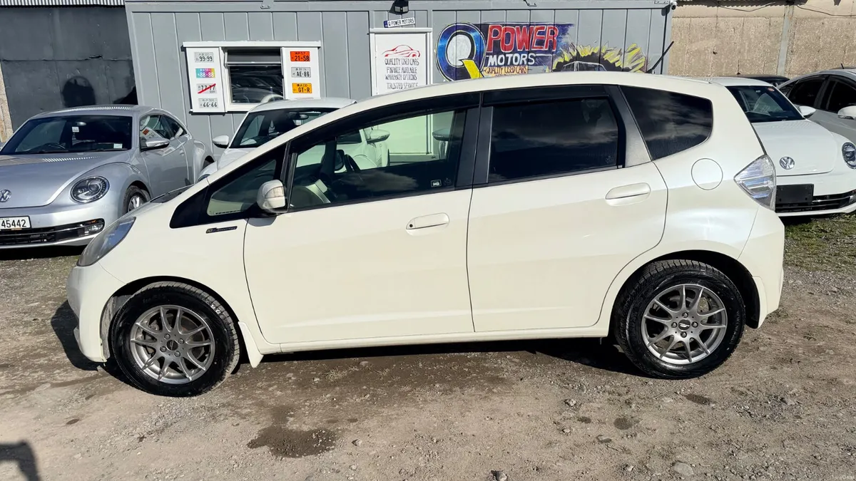 2012 Honda Fit AUTOMATIC - Image 6