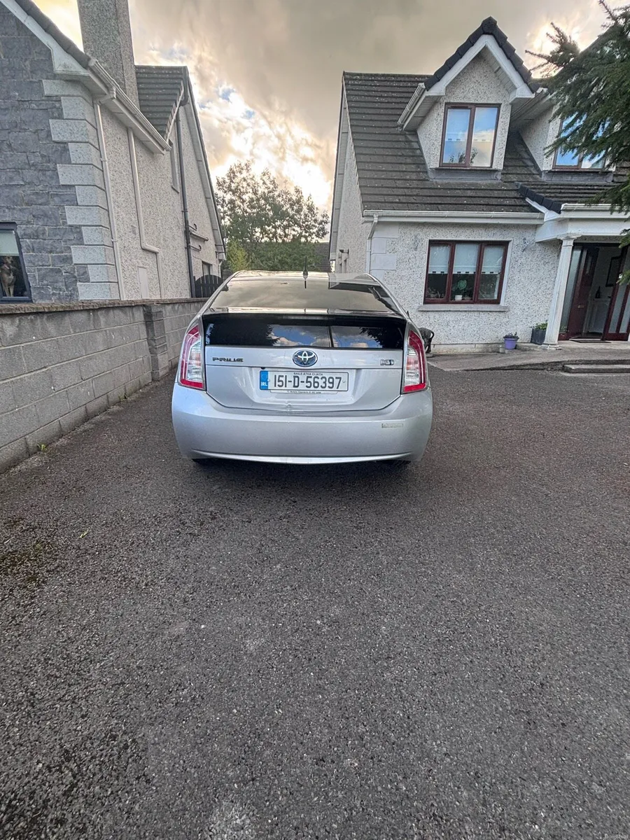 Toyota Prius 2015 - Image 2