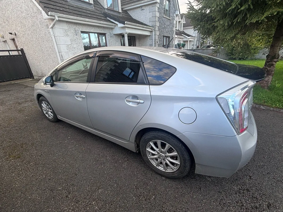 Toyota Prius 2015 - Image 3