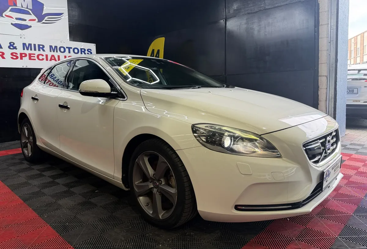 VOLVO V40 2015 AUTO WARRANTY AA APPROVED FULL EXTR - Image 4