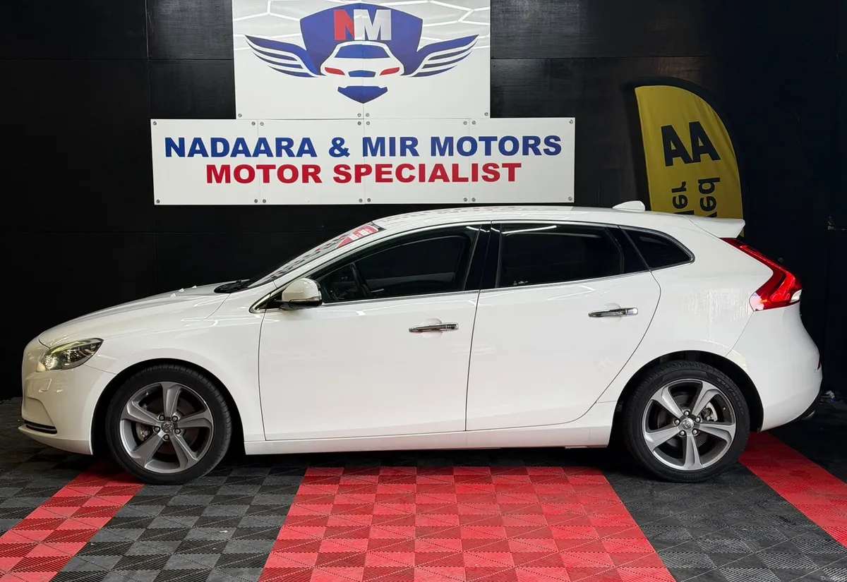 VOLVO V40 2015 AUTO WARRANTY AA APPROVED FULL EXTR - Image 6
