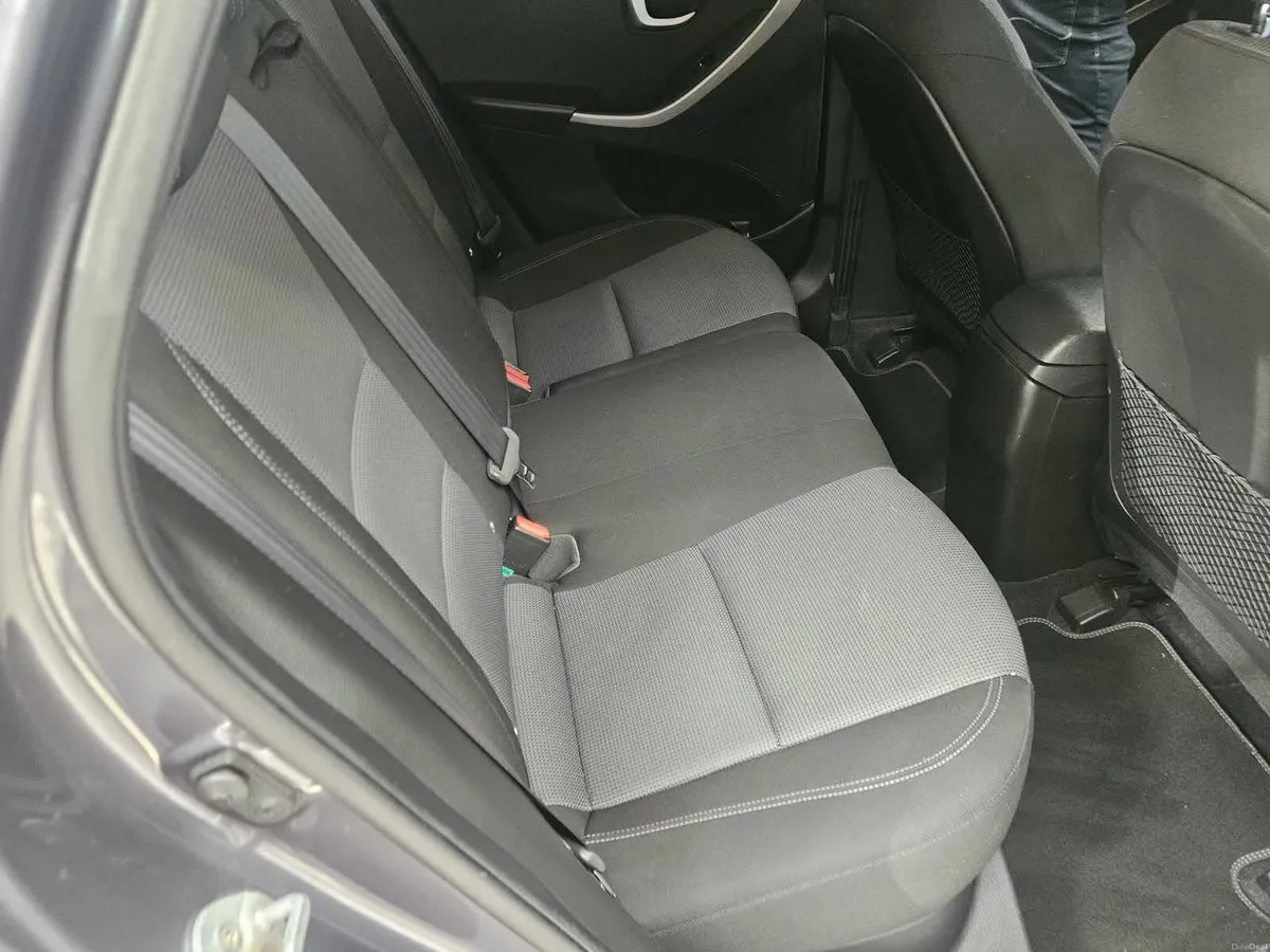 16 HYUNDAI i30 DELUXE  1.6 DIESEL - Image 6