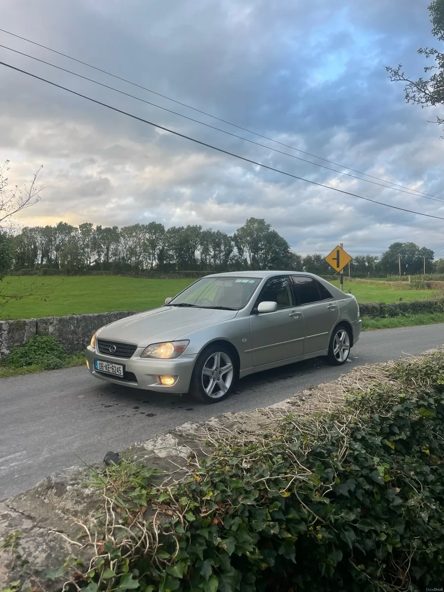 Lexus is200 2006 - Image 2
