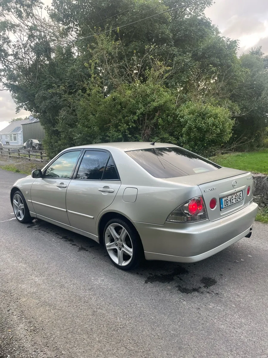 Lexus is200 2006 - Image 6