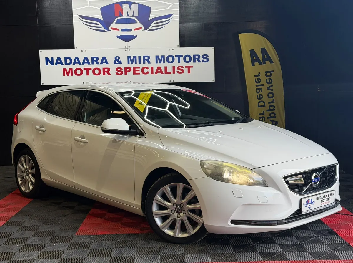 VOLVO V40 2015 LOW KM WARRANTY AA APPROVED 2 KEYS - Image 2