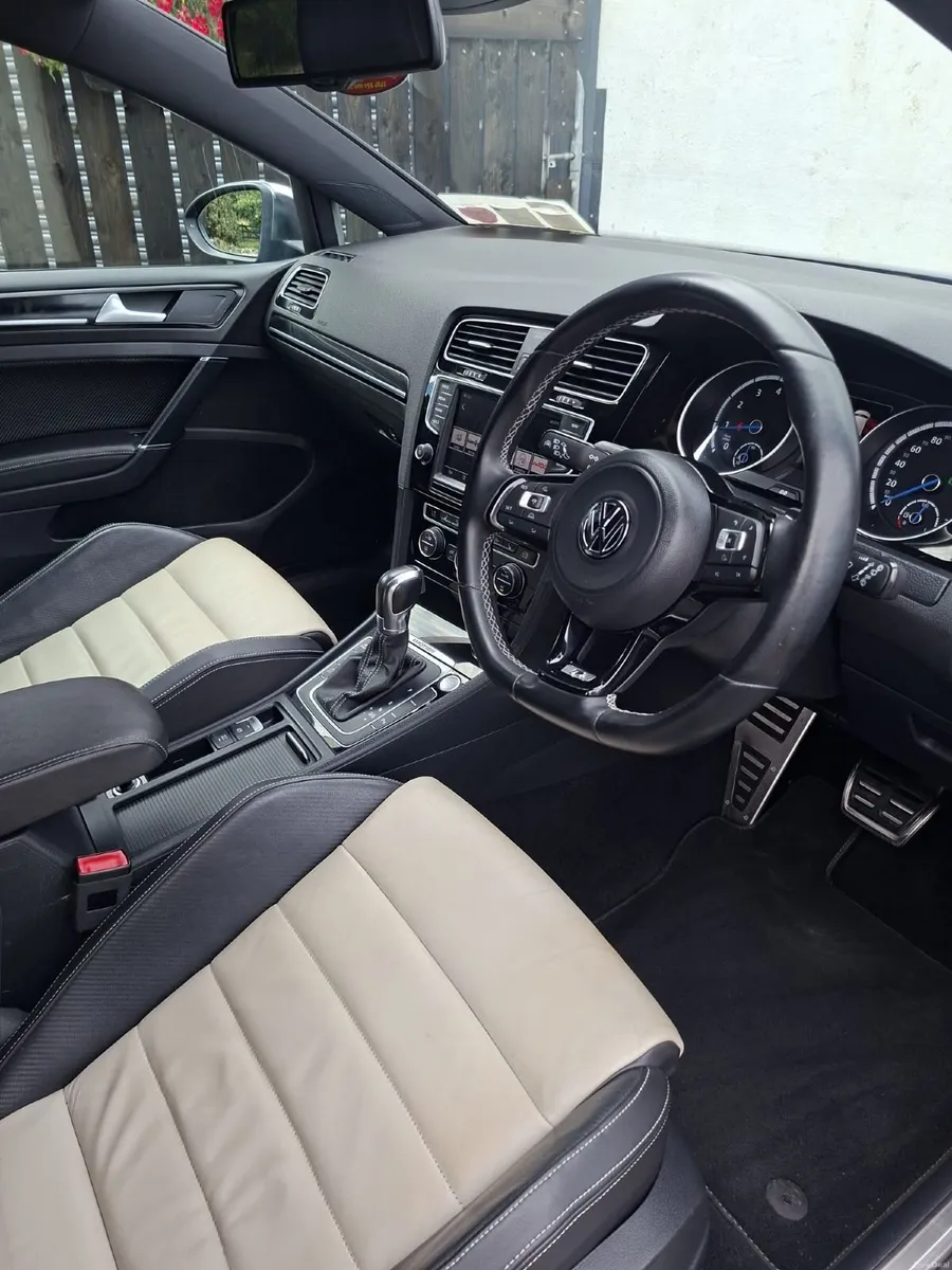 Golf R wagon launch edition - Image 4