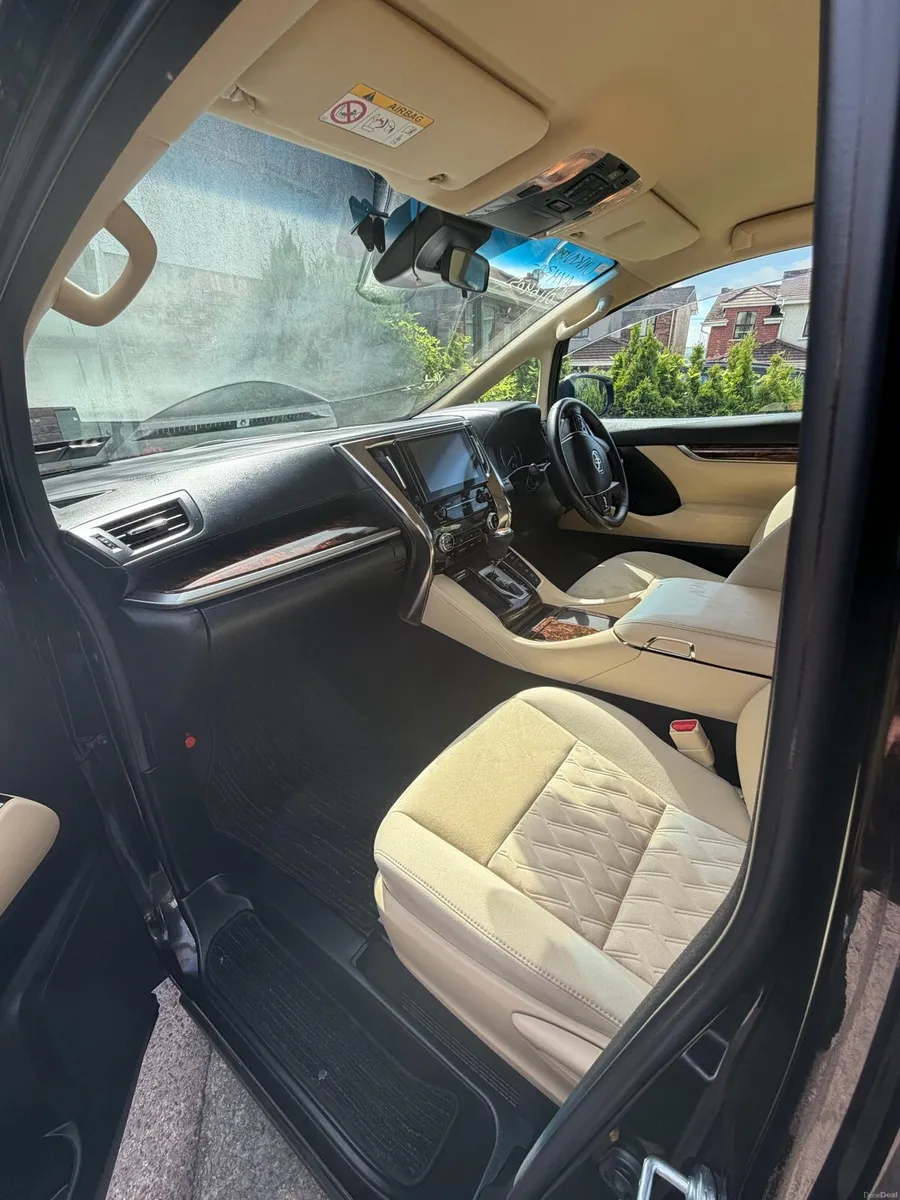 Toyota Alphard - Image 3