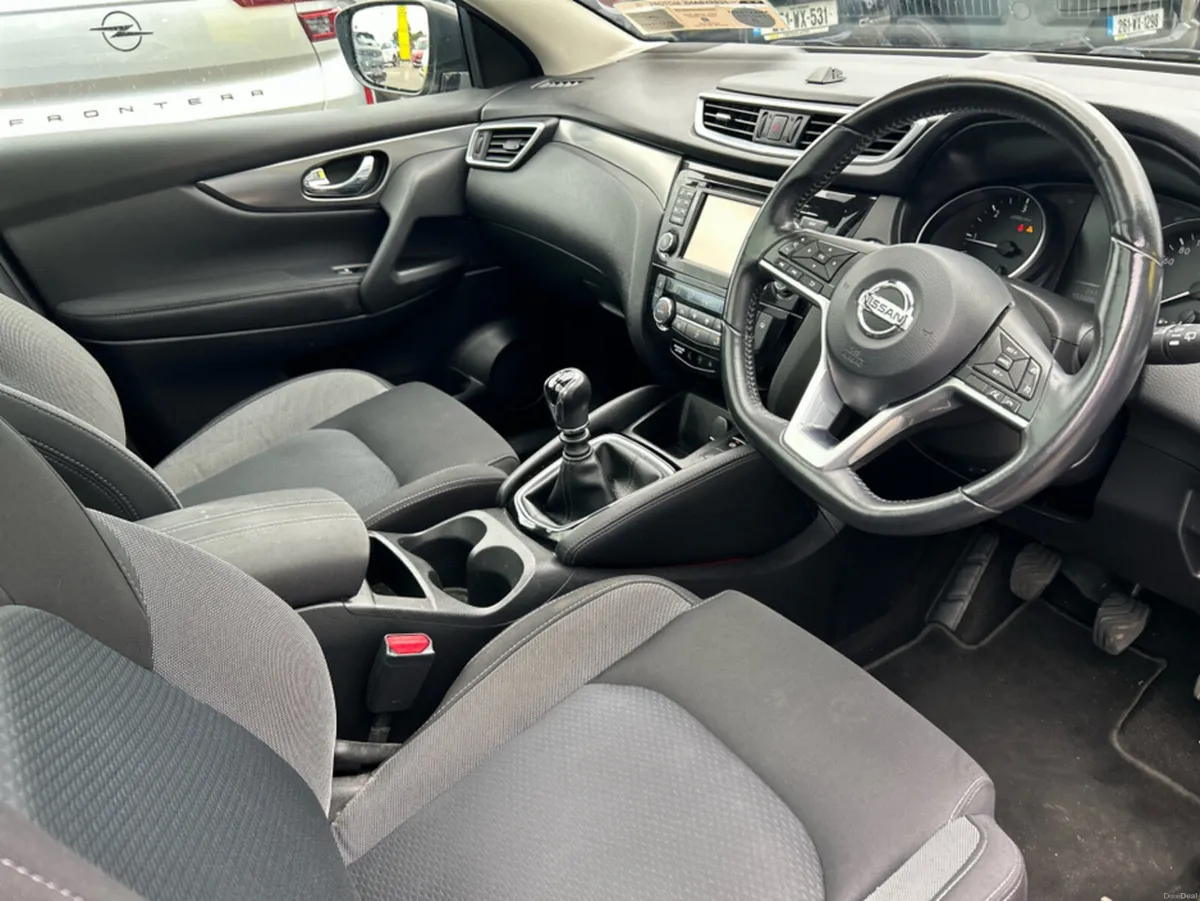 Nissan Qashqai 1.5 SV PREMIUM LED SS 18 4DR - Image 6