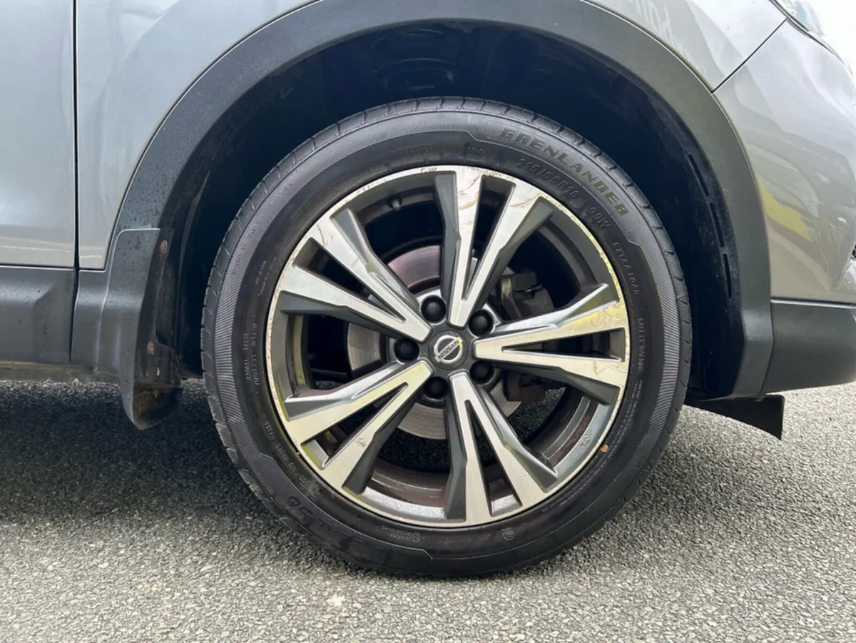 Nissan Qashqai 1.5 SV PREMIUM LED SS 18 4DR - Image 5