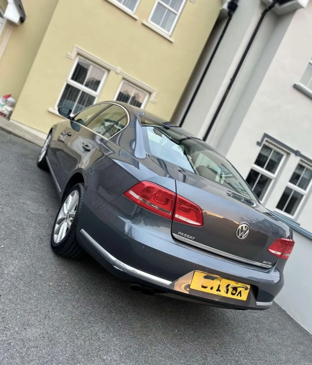 Volkswagen Passat - Image 2