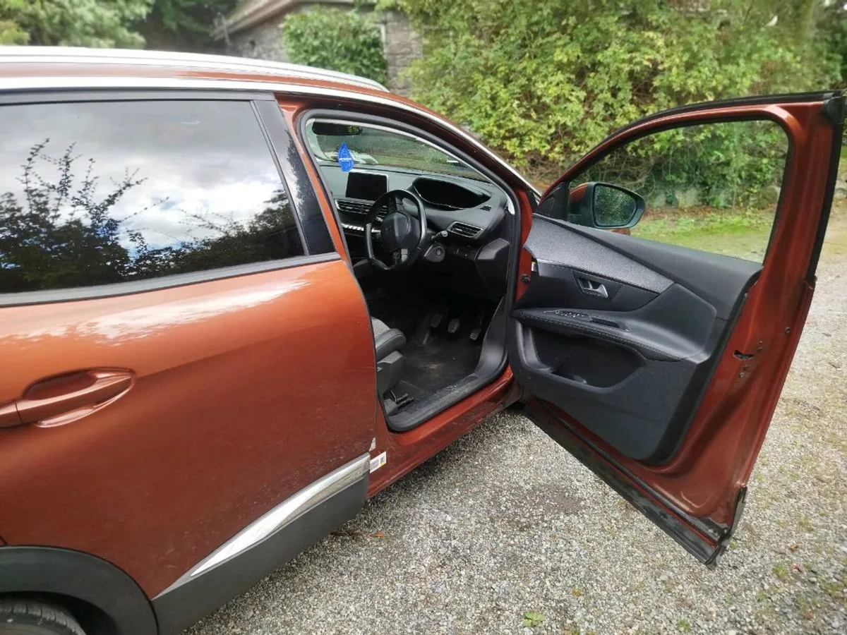 2019/2 Peugeot 3008 Allure Manual 1.2L Petrol - Image 3