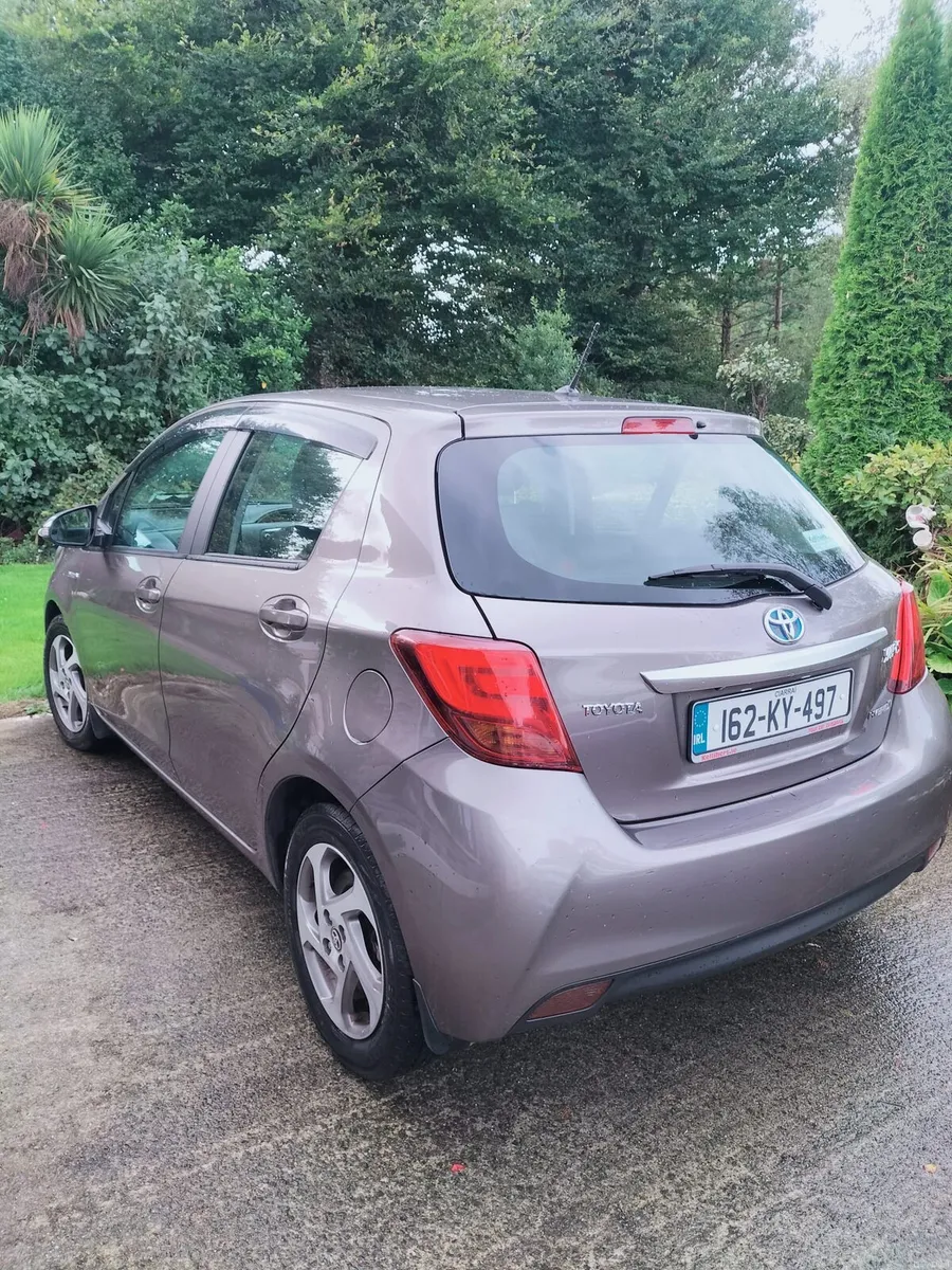 Toyota yaris hybrid luxury MC auto - Image 2