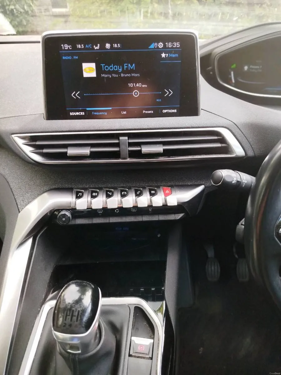 2019/2 Peugeot 3008 Allure Manual 1.2L Petrol - Image 6