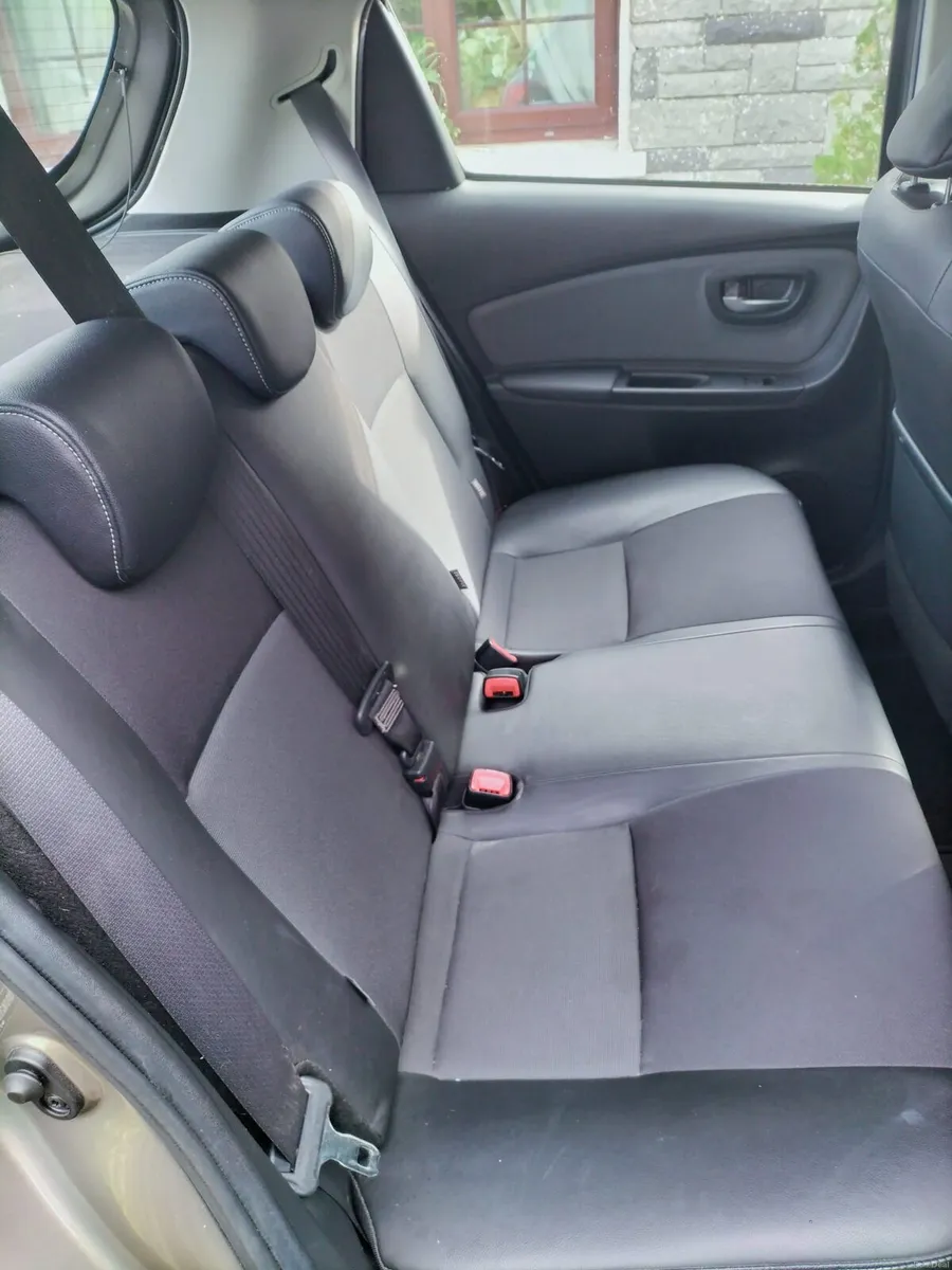 Toyota yaris hybrid luxury MC auto - Image 6