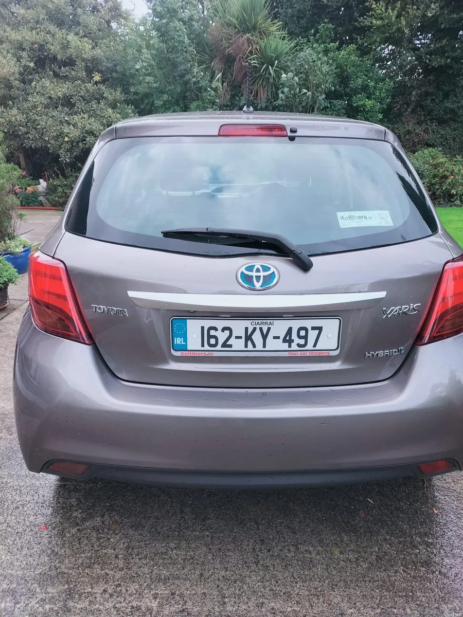 Toyota yaris hybrid luxury MC auto - Image 3