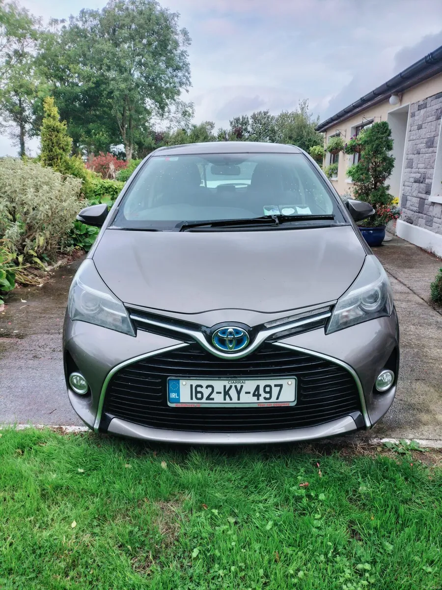 Toyota yaris hybrid luxury MC auto - Image 4