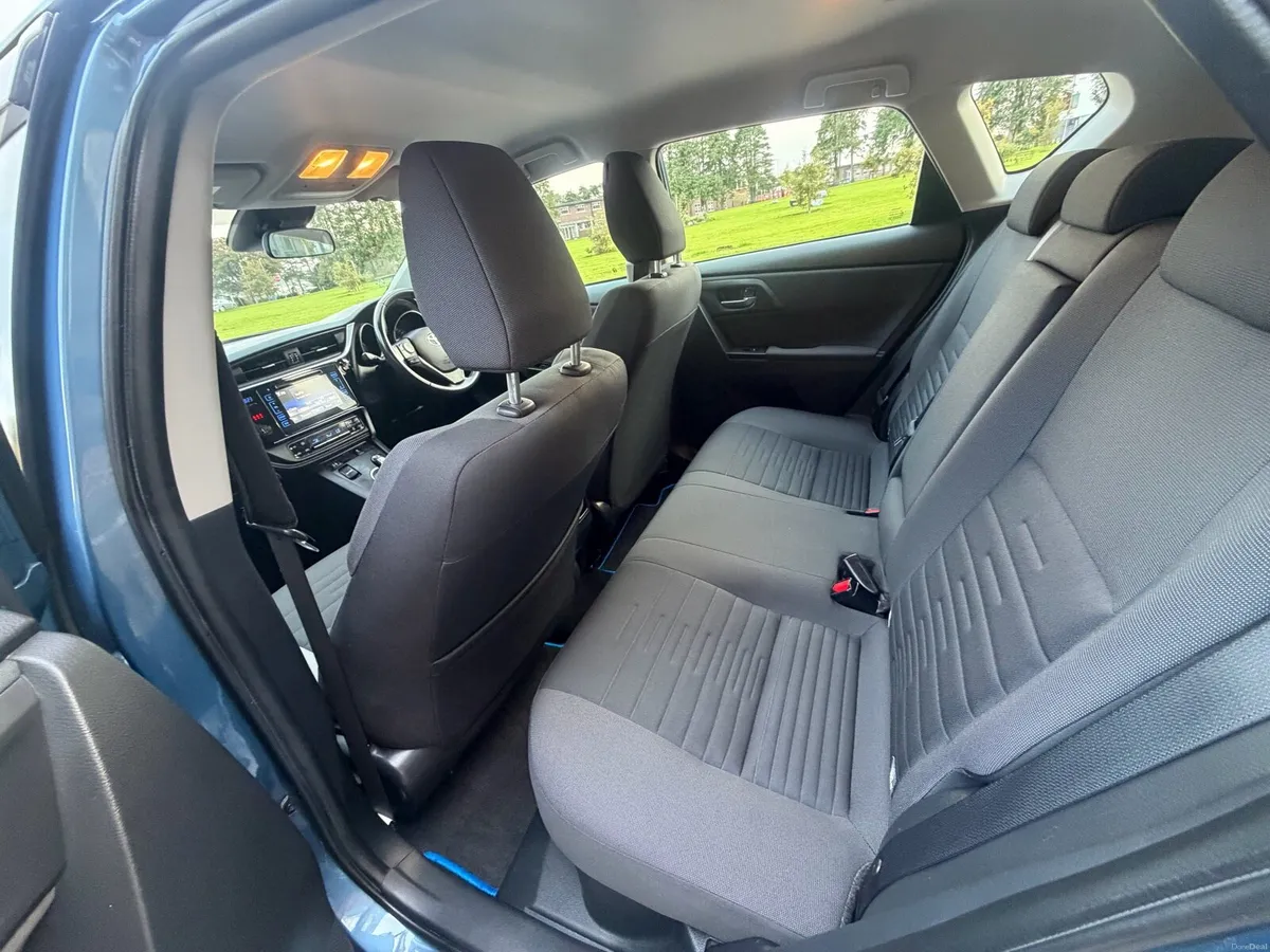 2016 Toyota Auris hybrid automatic immaculate - Image 5