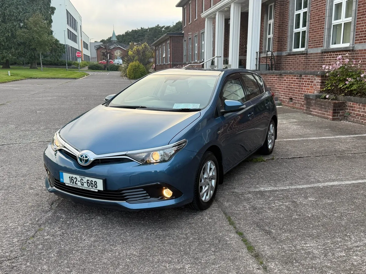 2016 Toyota Auris hybrid automatic immaculate - Image 2