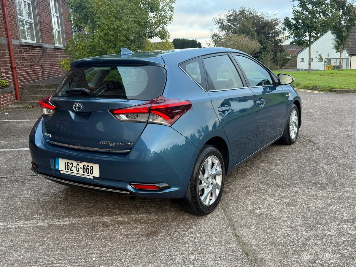 2016 Toyota Auris hybrid automatic immaculate - Image 3